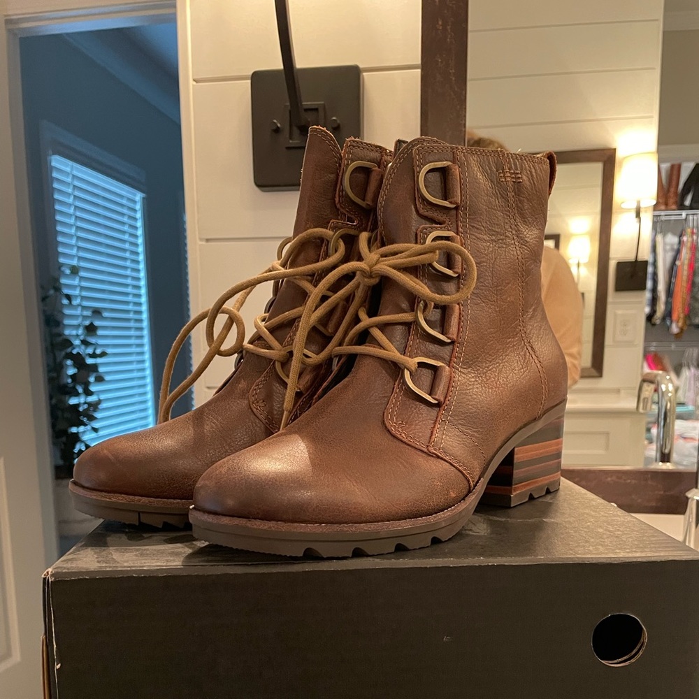 Sorel Lace-up Boots 9.5